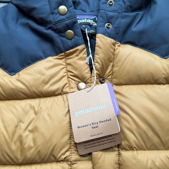 NWT Patagonia hooded vest - Picture 3 of 3
